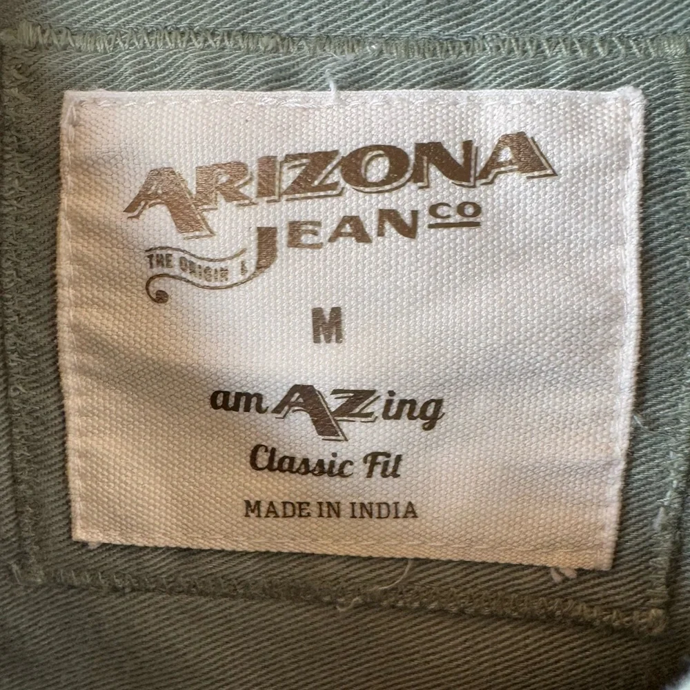 Arizona Jeans Co. Women’s Olive Green Button Down Shirt/Shacket with Patches Med - Picture 2 of 8